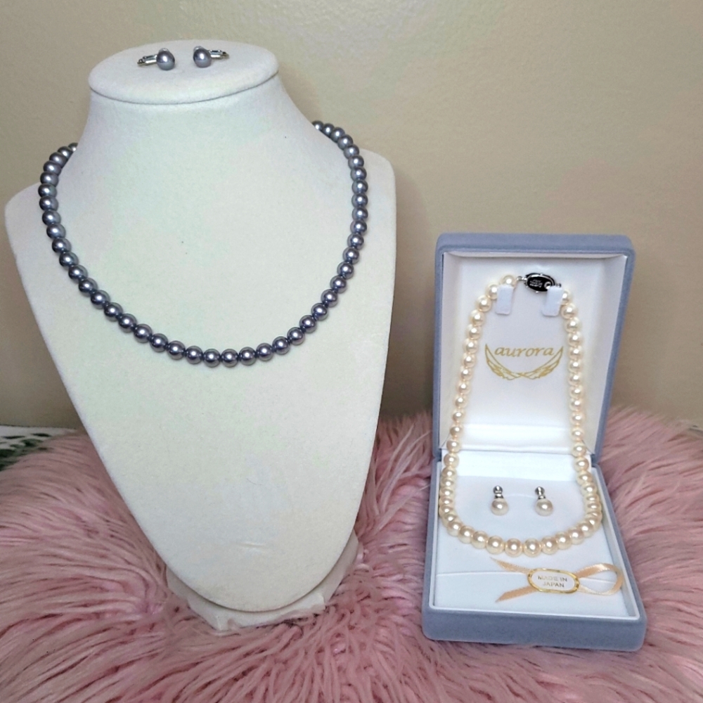FAUX PEARL NECKLACE IN WHITE & SILVER GRAY